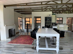 Sun Room (Studio) on the edge of the Harties dam.